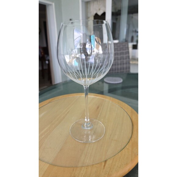 Lenox Spicy Balloon 9.5" Stemmed Red Wine Glass w Etched Design - Picture 4 of 5